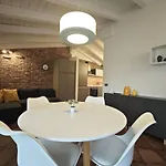 Airport-fiera New With Terrace 아파트 *